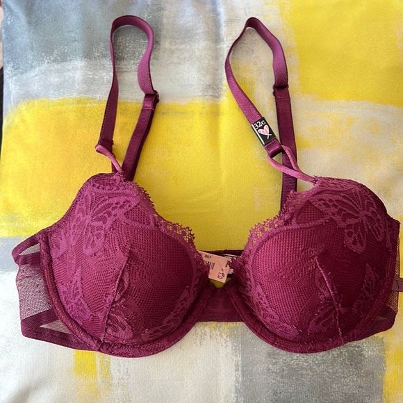 Victoria's Secret Other - Victoria’s Secret very sexy lace bra 32C